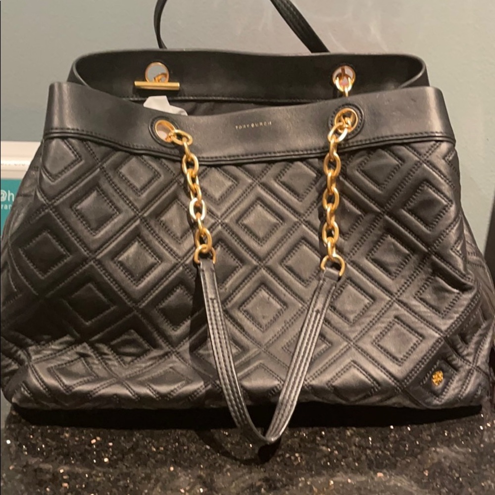 Black shoulder bag
